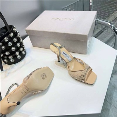 Более открытый вариант босоножек Jimmy Choo   Коллекция: Весна-Лето’24   Материалы: сетка инкрустированная кристаллами Swarovski, стелька из овечьей кожи Высота каблука: 9,5 см