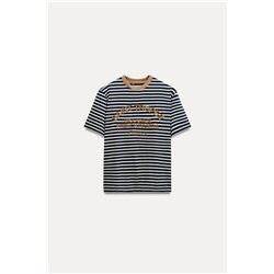 CAMISETA RAYAS TEXTO BORDADO