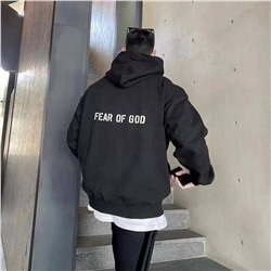 Худи от  Fear of God - американский street-wear бренд 🔥  Качество шикарное 💥 Несколько раз брали, очень классное!  В цуме футболки данного бренда от 30000₽, на оф. сайте данное худи стоит больше 100$  Материал: хлопок