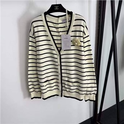 Женский кардиган с брошью в виде камелии и пуговицами спереди и на спине  Chane*l