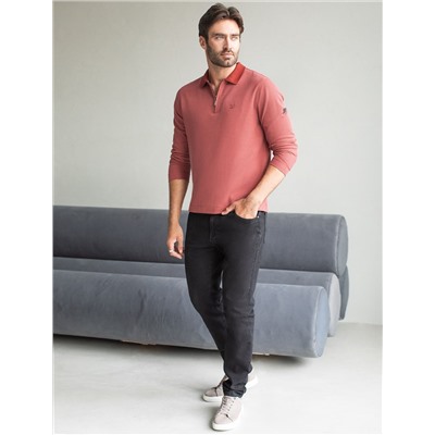 Лонгслив из мягкого фактурного трикотажа с плетеным воротником поло на молнии