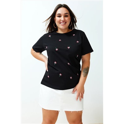 Siyah Boyfriend Çiçek Nakış Detaylı %100 Pamuk Örme Büyük Beden T-shirt TBBSS24BF00029