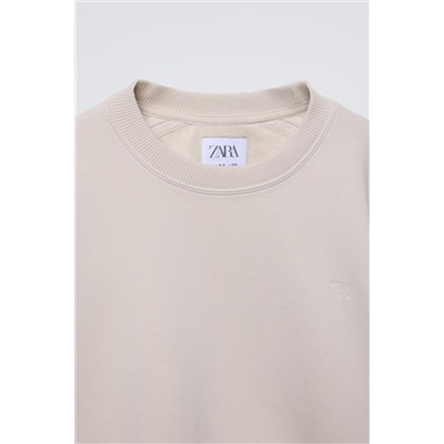 PLAIN HOODIE WITH EMBROIDERED DETAIL