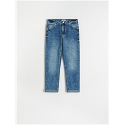 Stretch-Jeans im Boyfriend-Fit