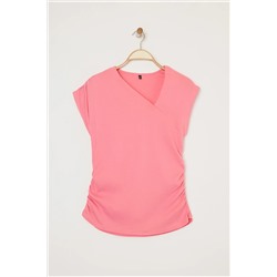 Pembe Yumuşak Kumaşlı Asimetrik Yaka %100 Pamuk Örme Büyük Beden Bluz TBBSS25AF00002