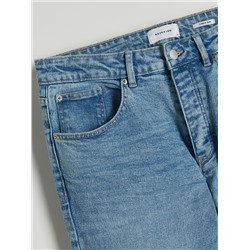 Jeans im Carrot-Fit mit kurzem Bein