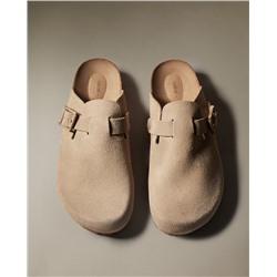 LEATHER CLOGS WITH BUCKLES