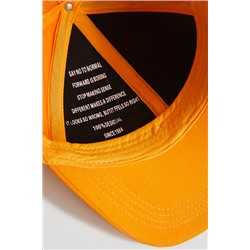 Gorra placa logo y mensajes