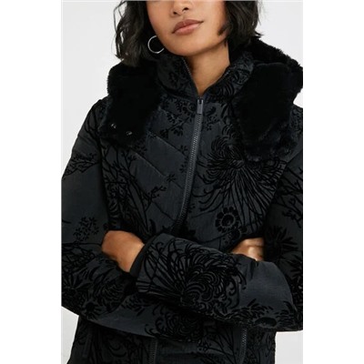 Chaqueta slim acolchada capucha