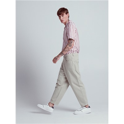 Weit geschnittene Barrel-Leg-Jeans