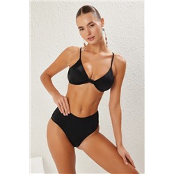 TRENDYOLMİLLA Siyah Üçgen Yüksek Bel Regular Bikini Takımı TBESS25BT00104