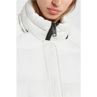 Chaqueta corta acolchada capucha