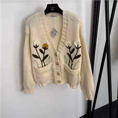 Вязаный женский кардиган с красивой вышивкой   LOEW*E