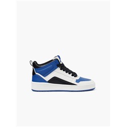 HIGH-TOP STREET-STYLE SNEAKERS