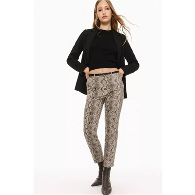 Slim-fit trousers with belt