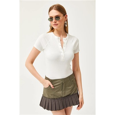 Olalook Kadın Beyaz Düğmeli Reglan Kısa Kol Bluz BLZ-19002590