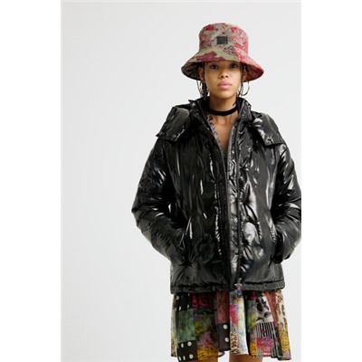 Chaqueta oversize acolchada vinilo