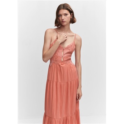 Vestido bordado vuelo