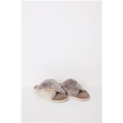 Zapatillas abiertas casa pelito marrón