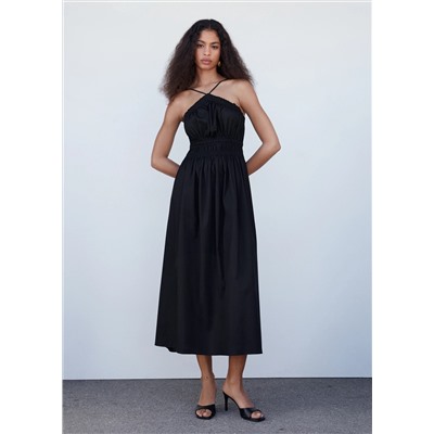 Vestido halter detalles fruncidos