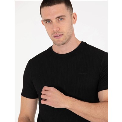 Siyah Slim Fit Jakarlı Bisiklet Yaka Tişört