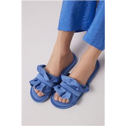 Zapatillas casa satén volantes azul