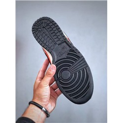 Кроссовки Эксклюзивная версия с черно-белой строчкой NIK*E SB Dunk Low
