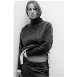 SOFT PLAIN KNIT SWEATER