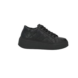 NILA & NILA Sneakers