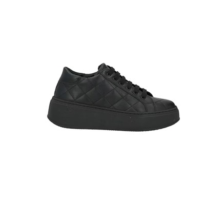 NILA & NILA Sneakers