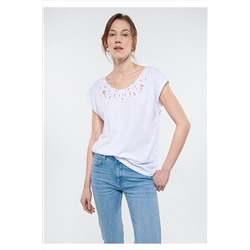 Mavi Nakış Detaylı Beyaz Tişört Loose Fit / Bol Rahat Kesim 1610479-81964
