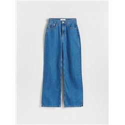 Jeans mit weitem Bein und geschlitzten Säumen