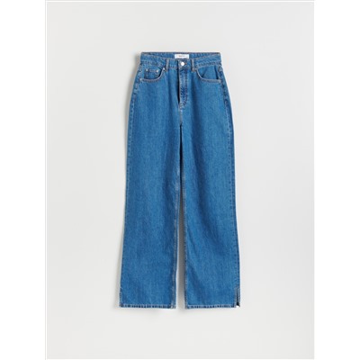 Jeans mit weitem Bein und geschlitzten Säumen