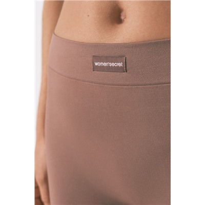 Pantalón corto sin costuras marrón