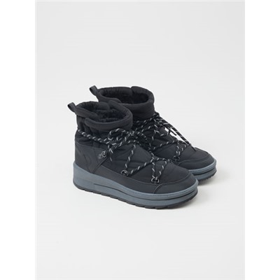 SNOW BOOTS