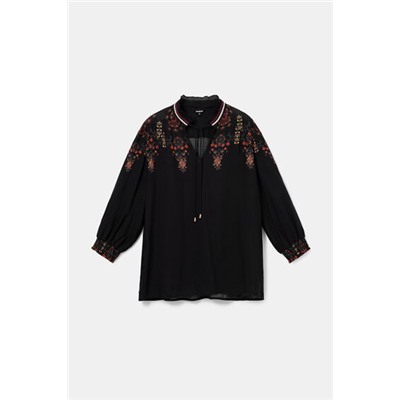 Blusa boho pompones
