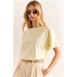 Olalook, Kadın Açık Sarı Bisiklet Yaka Basic Tişört TSH-19000774