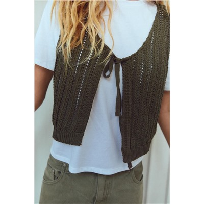 CONTRAST T-SHIRT AND VEST