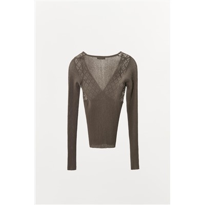 KNIT V-NECK TOP