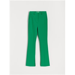 Hose mit Bügelfalten