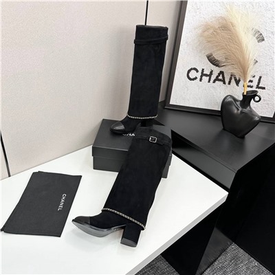 Высокие замшевые сапоги на каблуке  Chane*l