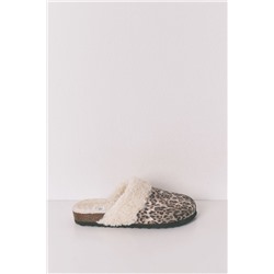 Zapatillas tipo zueco borreguito animal print