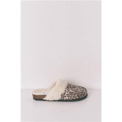 Zapatillas tipo zueco borreguito animal print