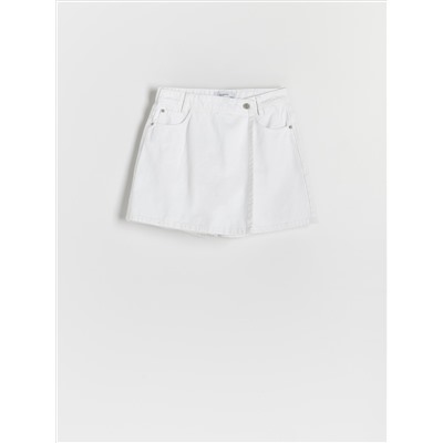 Denim-Shorts mit asymmetrischem Verschluss