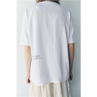 T-SHIRT WITH CONTRAST SLOGAN