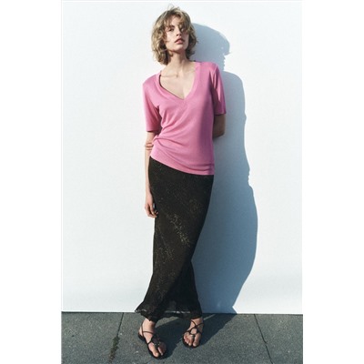 FLOWING V-NECK T-SHIRT