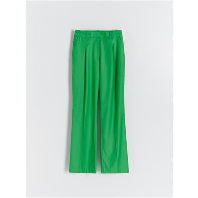 Hose mit Bügelfalten