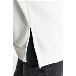 Bej Kalın İçi Polarlı Yırtmaçlı Oversize/Bol Kesim Örme Büyük Beden Sweatshirt TBBAW24AO00003