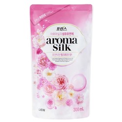 LION AROMA CAPSULE 300ml pouch Кондиционер для белья с ароматом розы 300мл