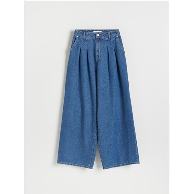 Jeans mit sehr weitem Bein